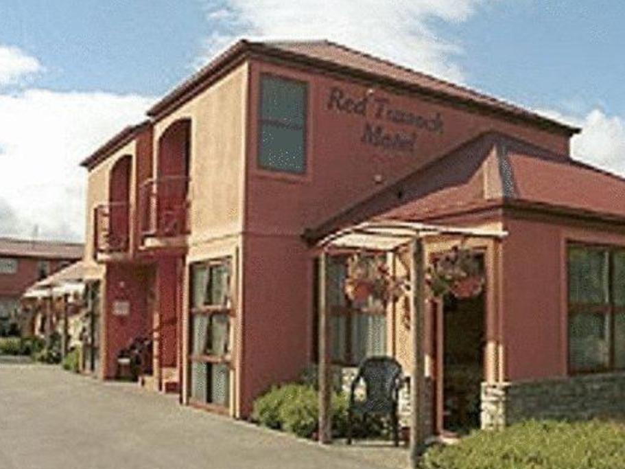 Motel Red Tussock