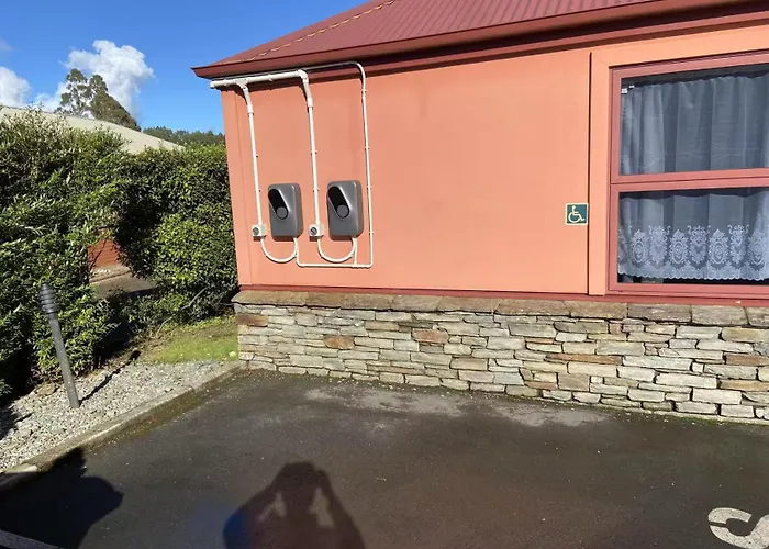 Red Tussock Motel