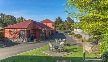 Motel Red Tussock