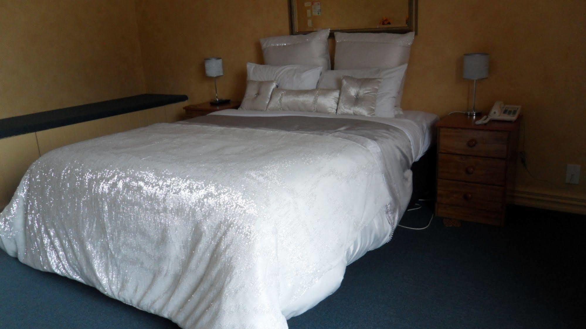Red Tussock Motel